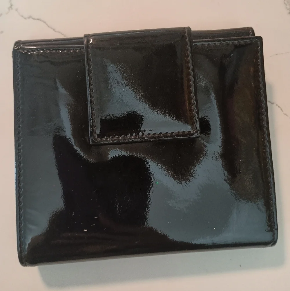 S BVLGARI Black Patent Leather Buckle Medium Wallet